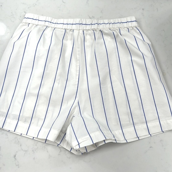 Wilfred free pull on 100% cotton shorts with pockets cream with blue stripe - Picture 4 of 4